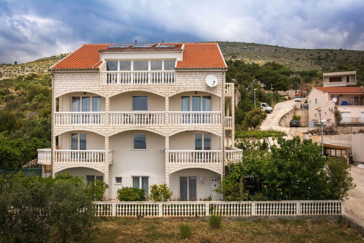 Apartments Ilak Trogir Exterior foto